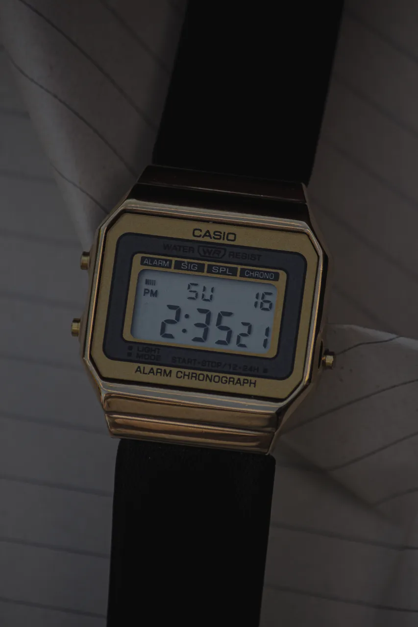 Reloj A ≠ - Vista 3