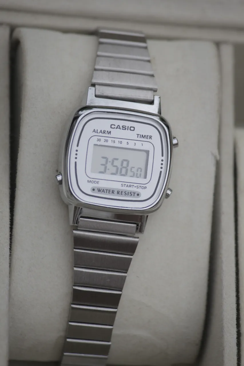 Reloj A ≠ - Vista 2