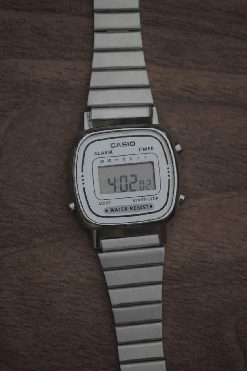 Reloj A ≠ - Vista 4