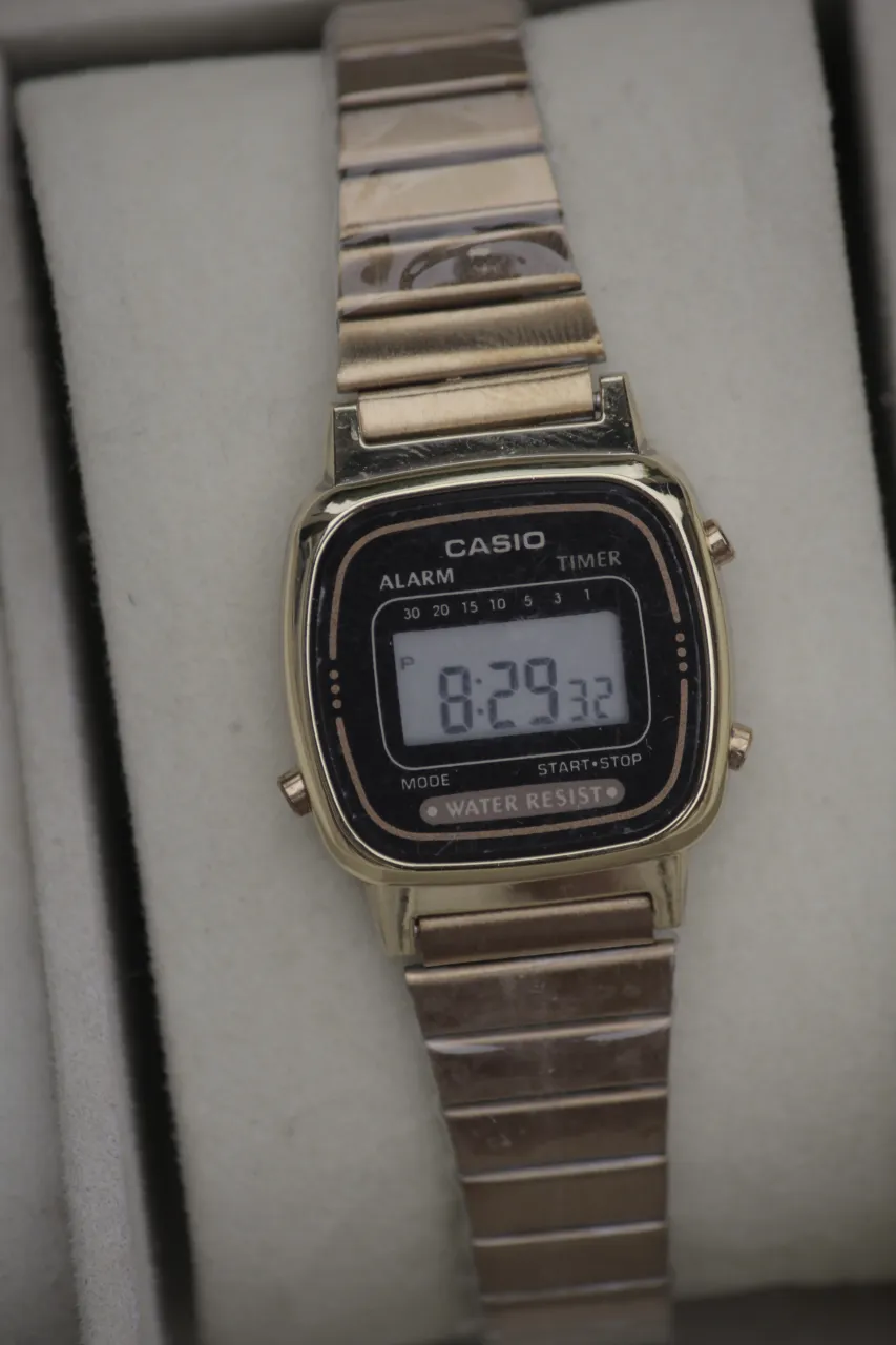 Reloj A ≠ - Vista 4