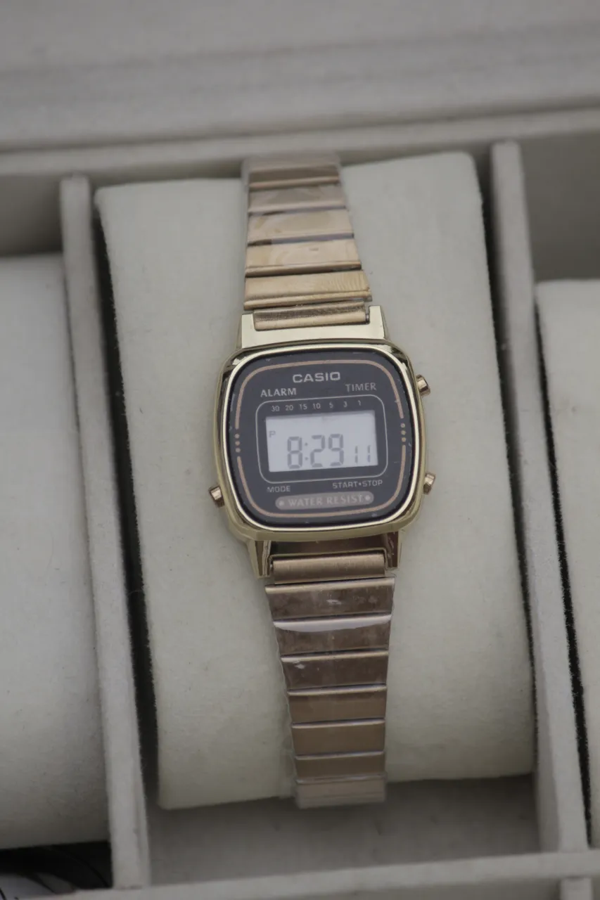 Reloj A ≠ - Vista 3