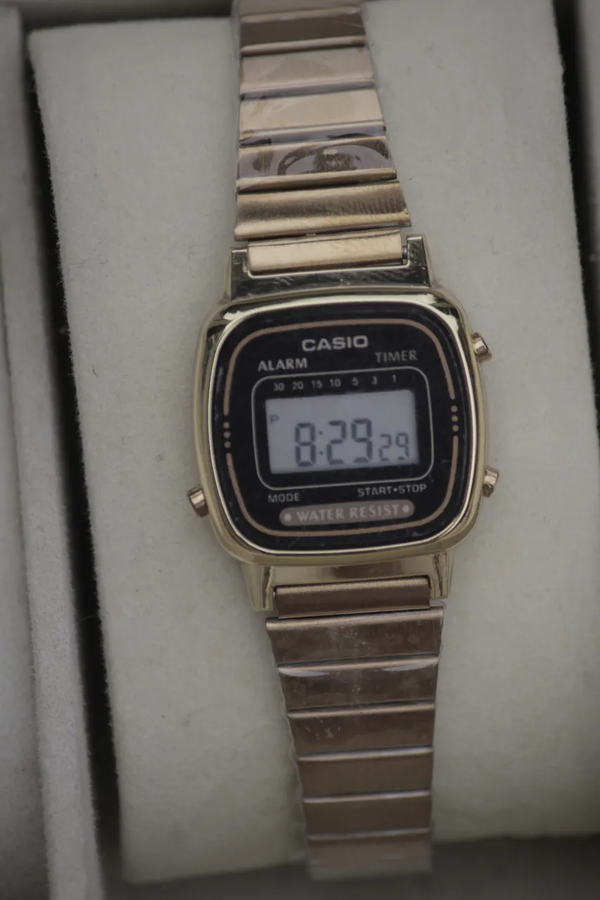 Reloj A ≠ - Vista 2