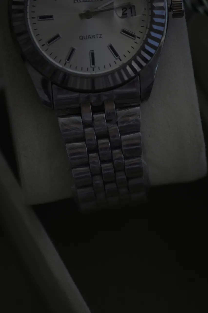 Reloj A ≠ - Vista 3