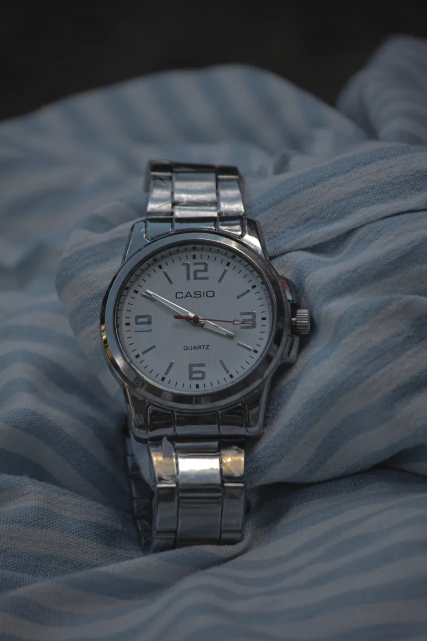 Reloj A ≠ - Vista 3