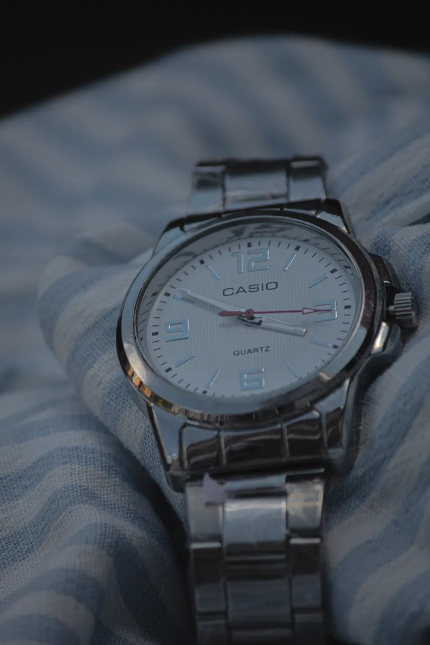 Reloj A ≠ - Vista 4