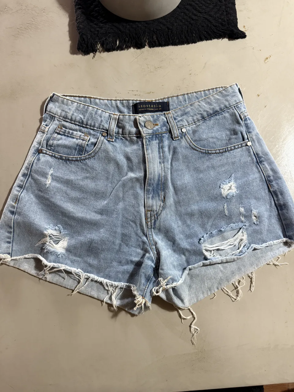 Short Isostasia - imagen 1