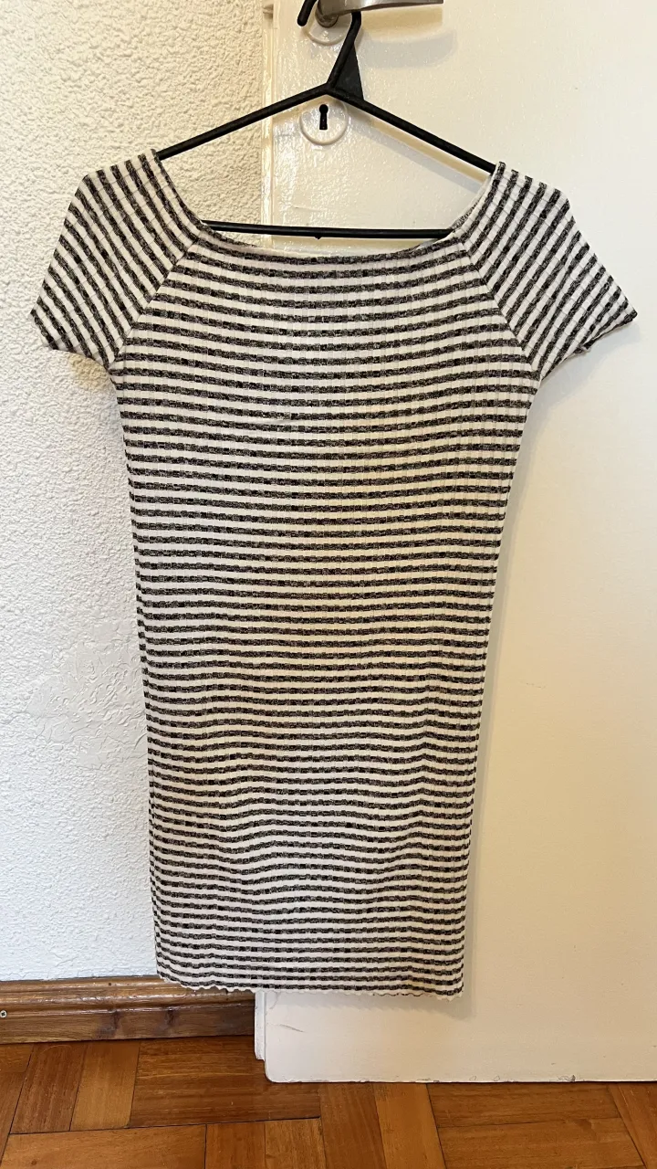 vestido a rayas escote barco, manga corta. Un básico súper canchero para sumar a tu guardarropas.