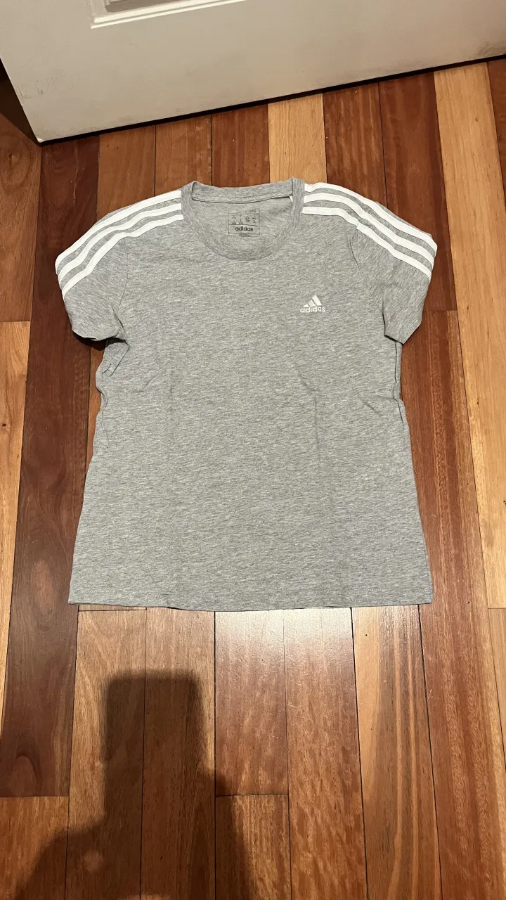 Remera adidas miniatura 2