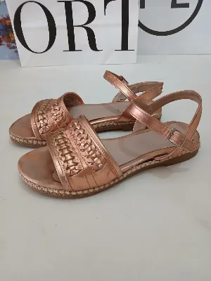 Bajo tus pies