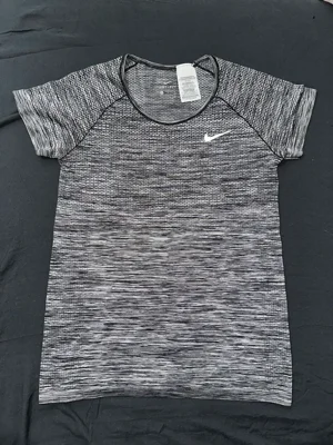 Nike · Talle M