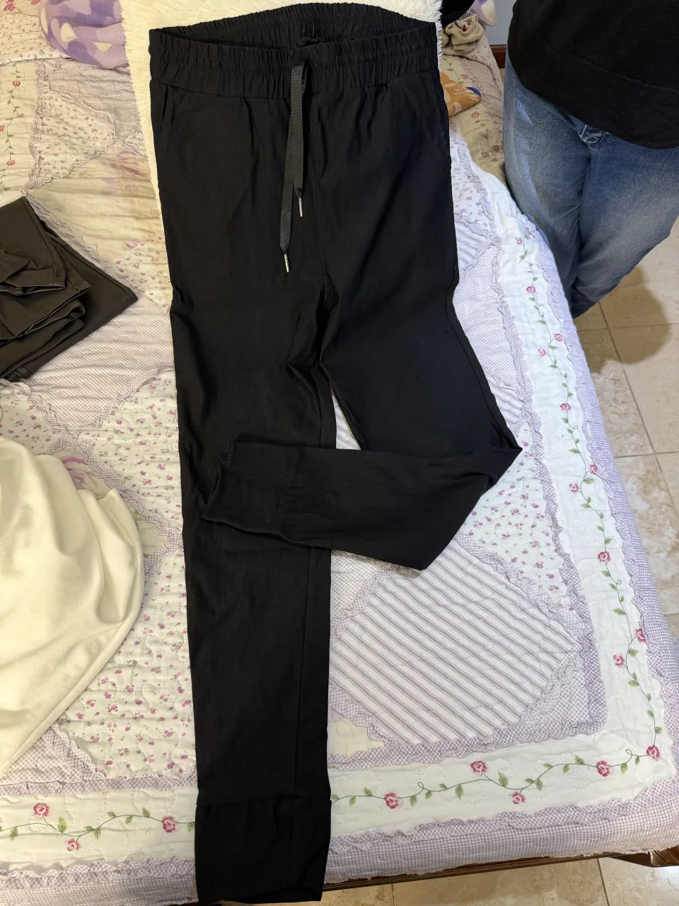 Pantalón A ≠